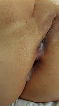 정자를 빨고 비울 때까지 자지를 따먹는 것을 멈추지 마라, 뚱뚱한 승마와 오줌 싸기