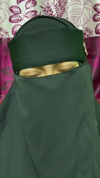 Desi-Bhabhi neukt met me als haar man in het buitenland is