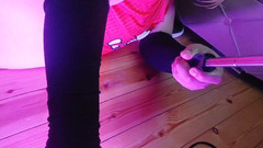 Kitty_Cross: 顽皮的娘娘腔藏在手后，玩笑