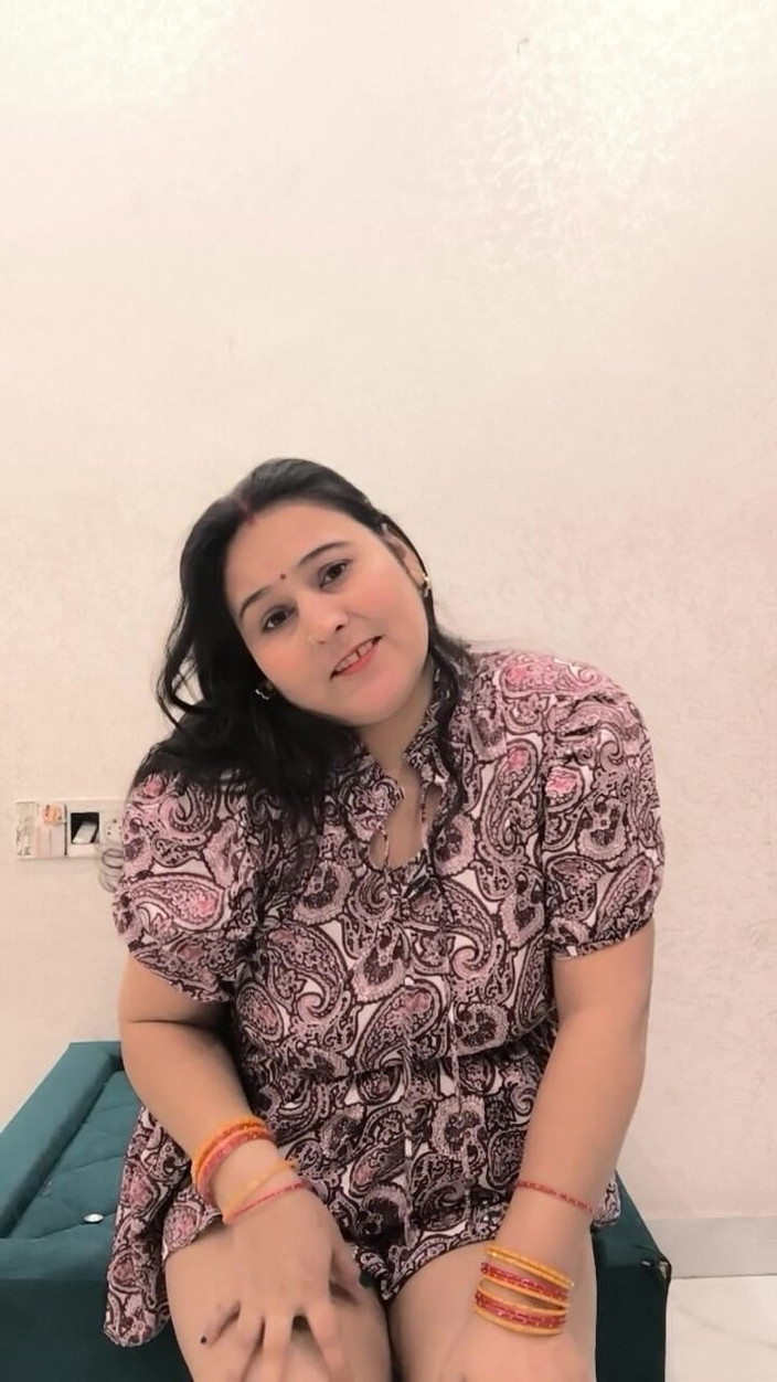 Desi chudai hub: Puja baby chơi với bộ ngực to móc cua âm hộ...