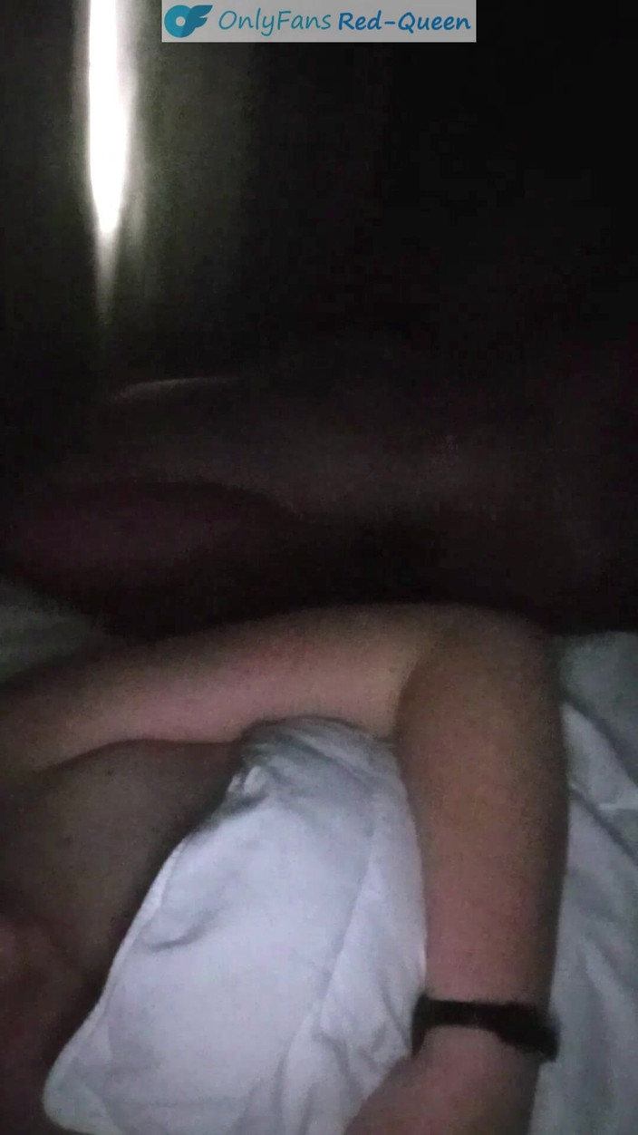 Red Queen: カッククィアン・ナイト - 夫と彼のカックケーキとベッドを共有する