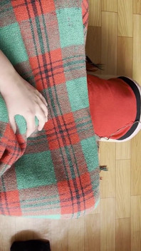 Meine schüchterne nachbarin macht cunnilingus unter dem körper