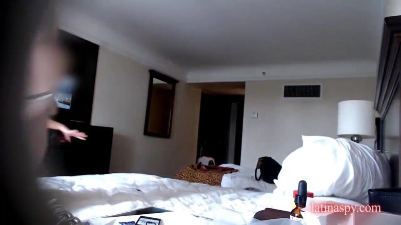 Latinaspy: Ep14, Tocaculos baise une barbie