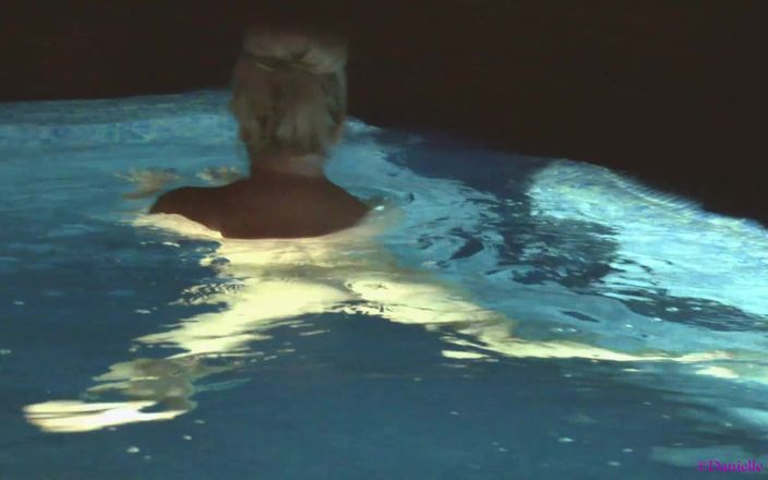 Danielle Maye: Dip maigre tard dans la nuit avec vue