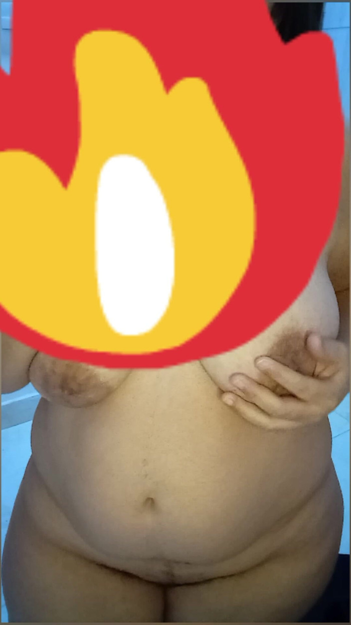 Jaky2023: Alla mamma piace mettere il tuo cazzo tra le sue...