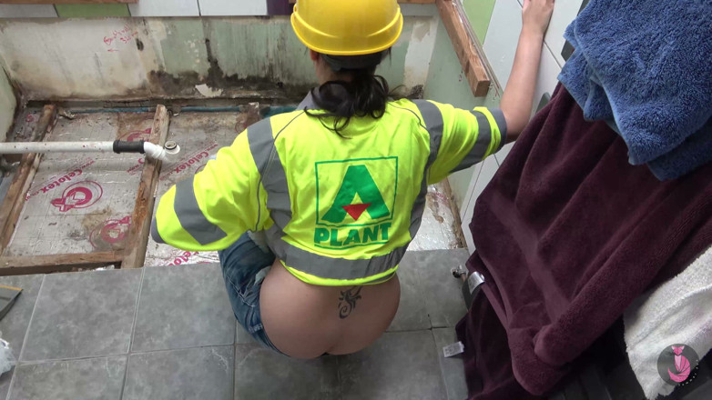 Summer Fox: The Builders Buttcrack