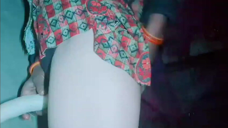 TricolorMusic3: 야채로 그녀의 욕망을 만족시키려고 애쓰는 핫한 Lavanya, 하지만 조금 흥분하자마자 팬티를 꺼내