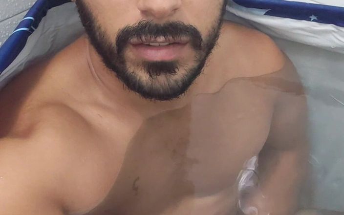 Grayalpha: Banyoda boşalma