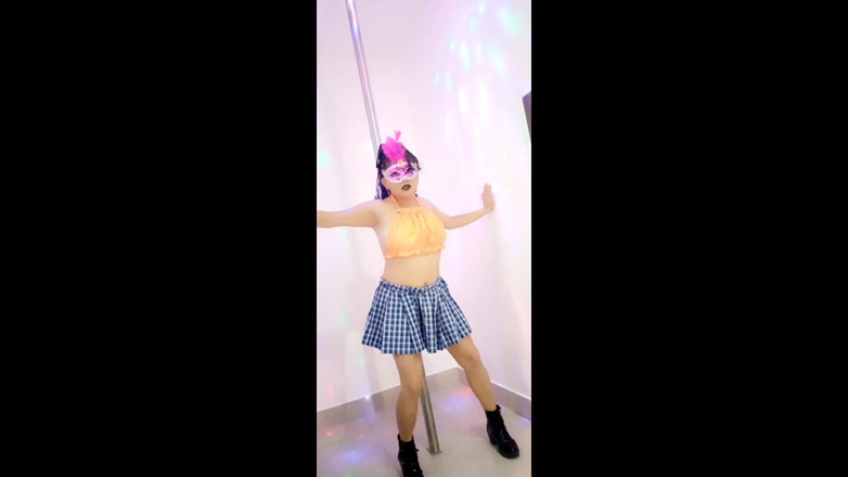 Martin13: Je veux te voir habillée en étudiante ! Ma belle-mère réalise mon...