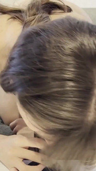 Ayo joi dengan blowjob, memek, anal dan muncrat pada hitungan.