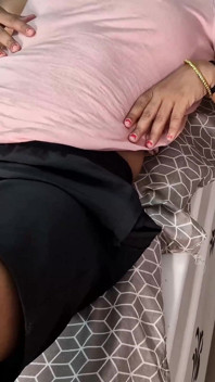 Beccata sorellastra a fare chat video nuda e poi scopata