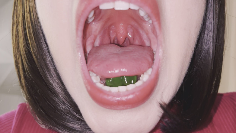 CoralTrip: 4k 巨人幻想 - 活着吞下