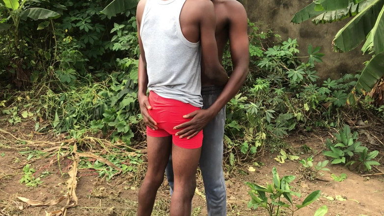 Sexydaddy: Çalının içinde oral seks