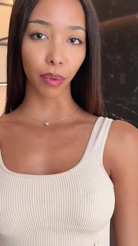 Ar Beauty Lia Lin'in test edilmesi dağınık bir boşalmayla bitiyor