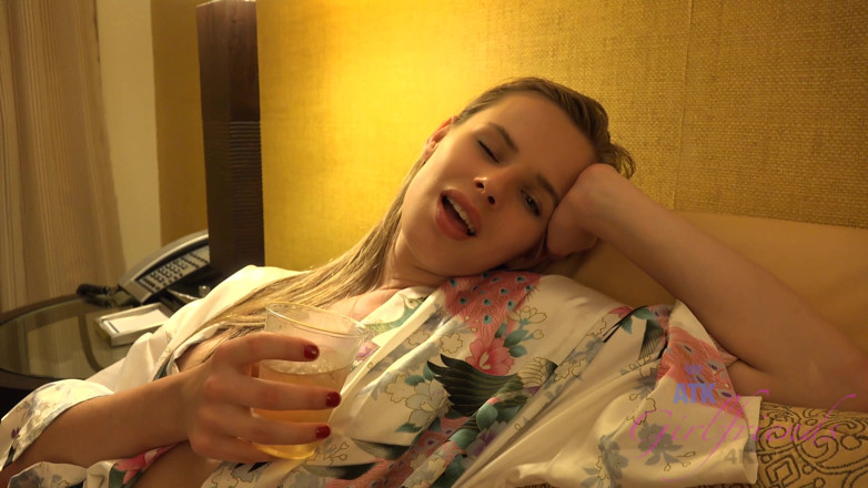 ATK Fans (Girlfriends): Férias virtual com a tão bonita Jillian Janson 9/10