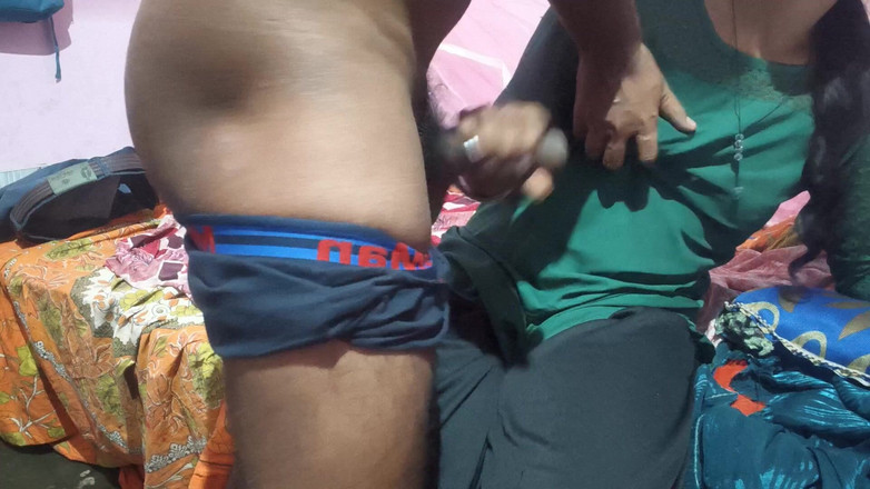 Sobha rani: Seks bertiga terbaik 2025:- Rahul mengongkek girlfraind dan isterinya di atas...