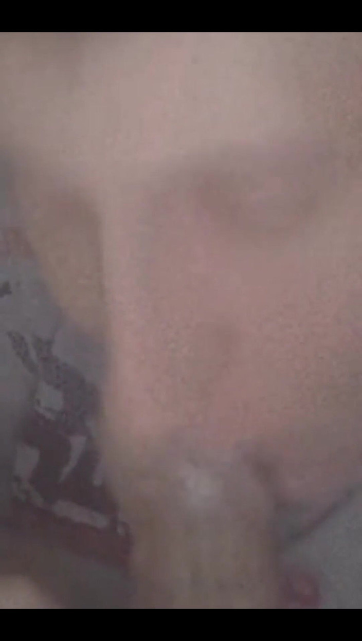 Juliaporno3: 자지를 빠는 18세 소녀 아름다운 아토펠라티오