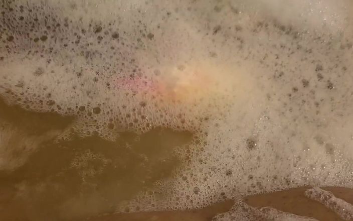 Josie4yourpleasure: Splash quente da mamãe tomando banho