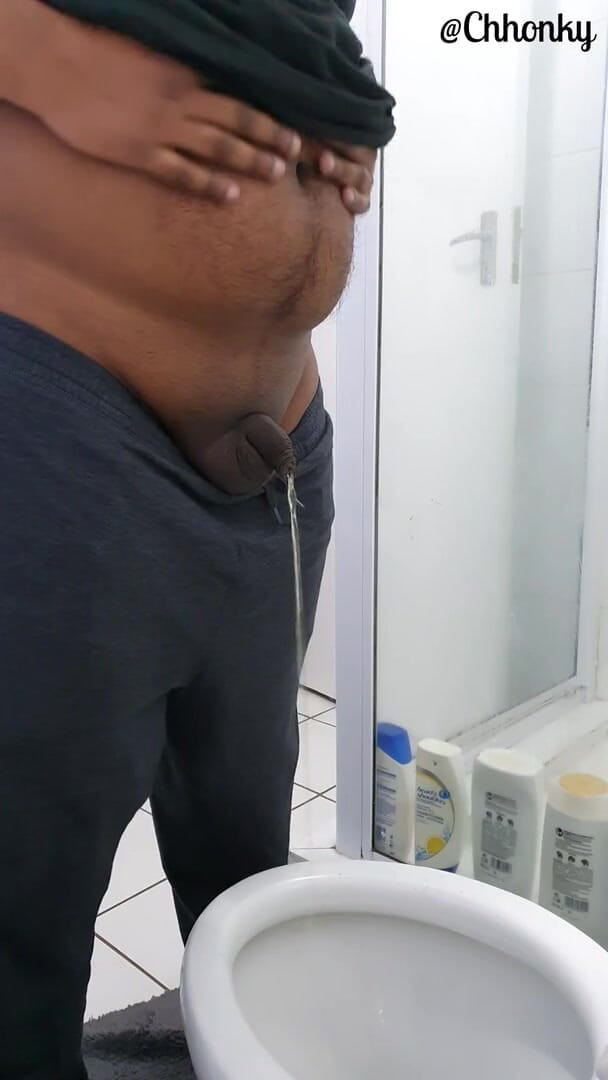 Denim Tiger: Cewek gemuk kencing pagi-pagi