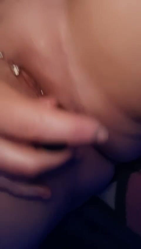 Play with My Vibrator (Hotwifee81)