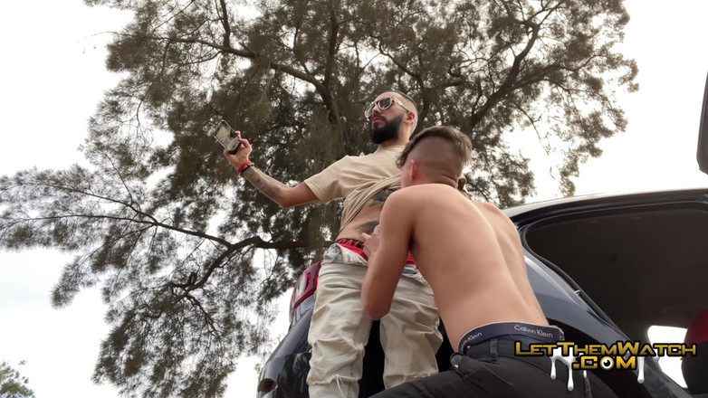 Let them watch: Jebanie publiczne złapane hardcore anal wielki wytrysk! Nieobrzeżny Twink