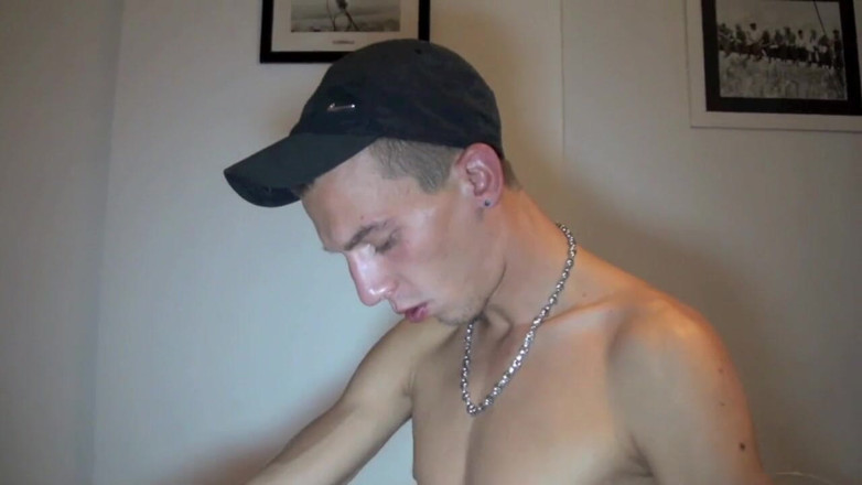 FRENCH STRAIGHT BOYS FUCKING GAY: Lexitoy積によるストレートの男の子にスニーカー