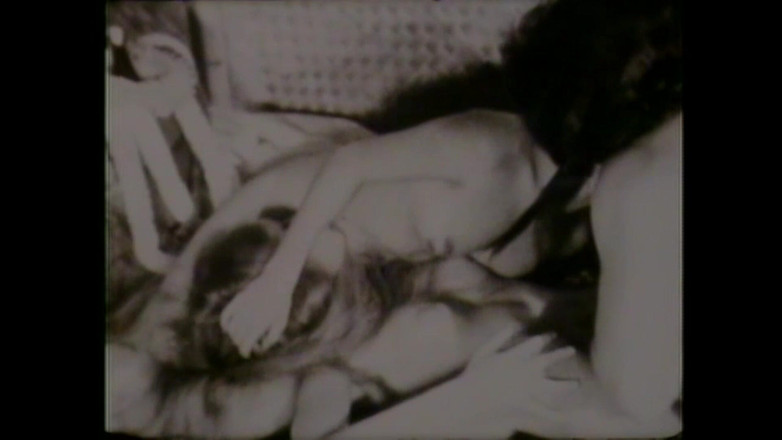 Vintage megastore: Лесбийская пара со своим трахаком