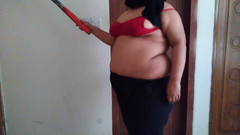 Aria Mia: 19letá sexy bbw hotelová služka si sundala podprsenku a bradavky...