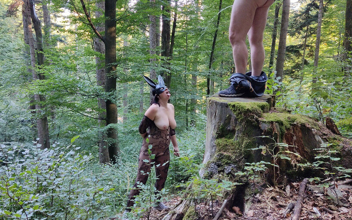 Toilet Mommy: 这些阴户绝对是无意识的操逼木偶！人体小便池厕所