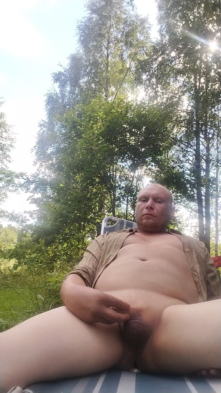 HornyLarry: Ризикована мастурбація на свіжому повітрі.