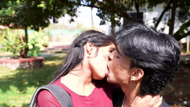 harry1: Cuplu indian sexy bunk facultate și Merge Oyo Room pentru sex...