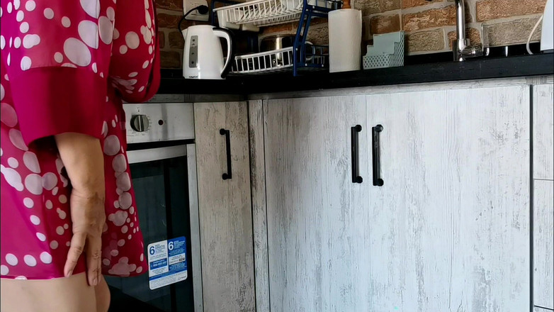 MariaOld: La ama de casa tetona y el fontanero