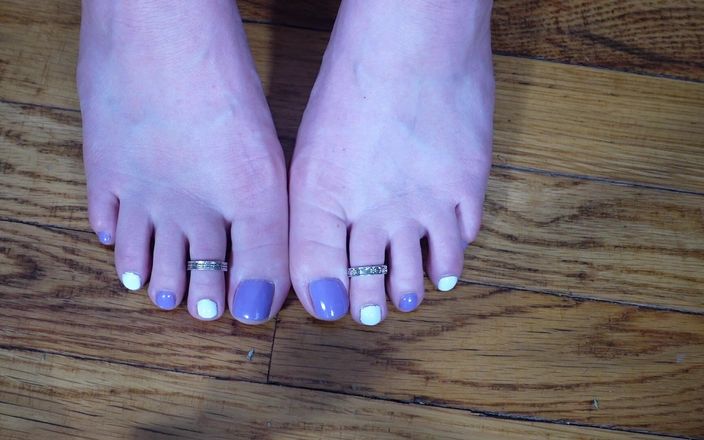 Deanna deadly: Toe Wiggling e Toe Rings JOI com roxo e branco...