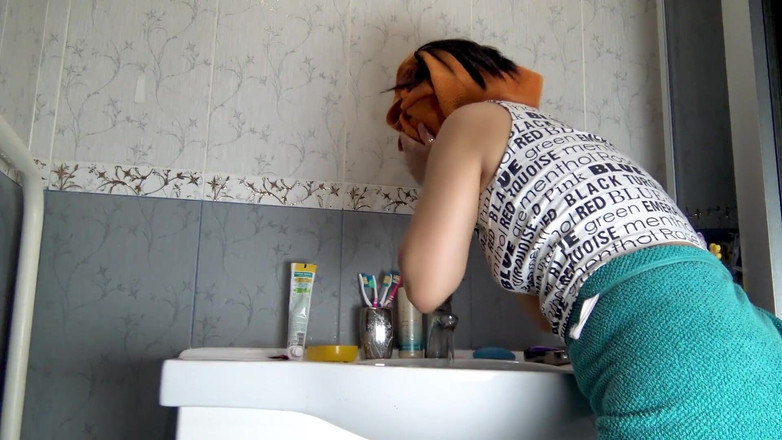 KristinaSlut: Fingering and Squirting My Wet Pussy
