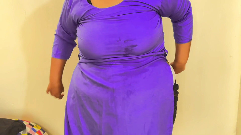 Aria Mia: Nosí podprsenku, kalhotky a uniformu před odchodem na vysokou školu