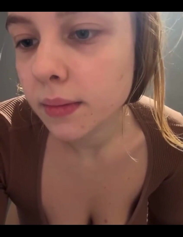 JuiceLussie: Bláznivé stříkání v tělocvičně