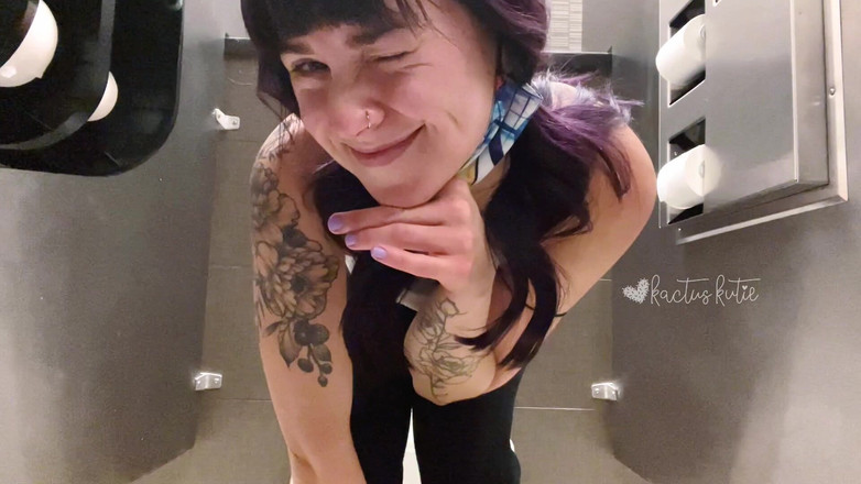 kactus kutie: 3 orgasme di kamar mandi bandara