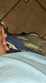 Eu quero dar à sua buceta um mijo quente e uma gozada intensa
