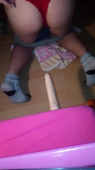 Sweethole: Nastoletni gej mniamy tyłek jedzie na moim dildo