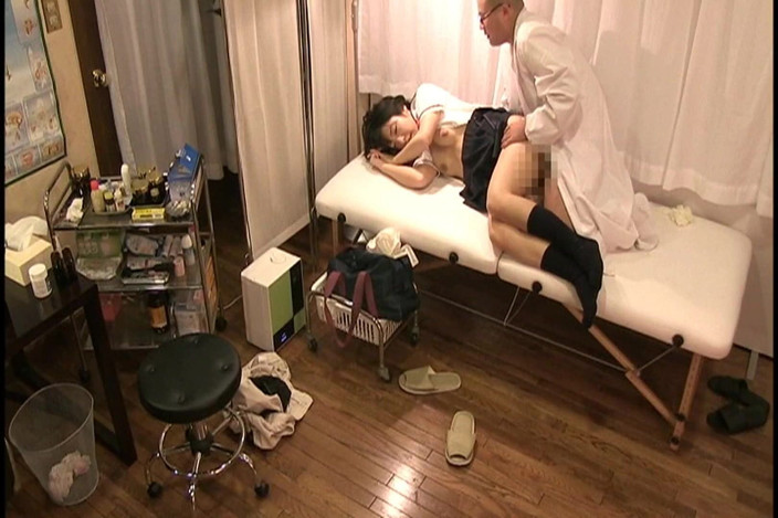 Strix: 在阴凉的泌尿科诊所工作的医生犯行为