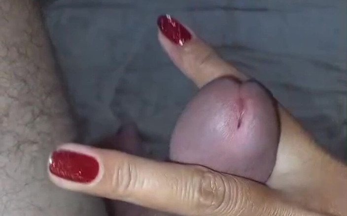 Handjob Passion: Uñas Rojas Brillante, Glande Chupa - Intenso Masaje En Primer Plano...