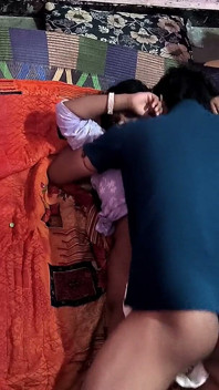 Awek Jerman dengan tubuh yang kelihatan seksi suka melancap dan menunggang zakar keras