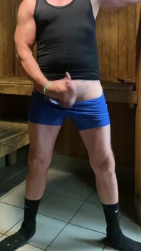 Jockdad87 is weer geil in de sauna