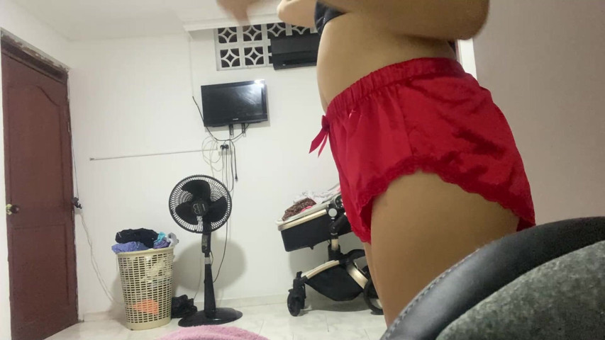 Stepdaughter Watched by Amateur Camera (Miasaintlove)