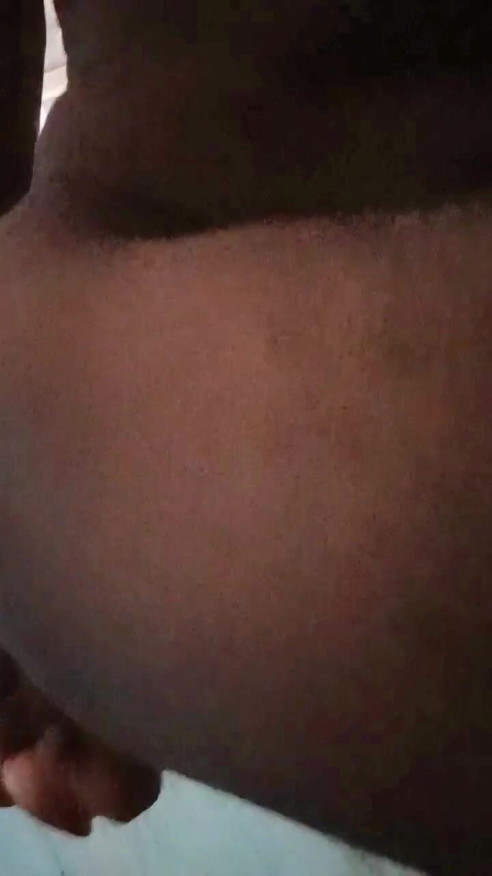 Kamu: Seks anal di kamar mandi