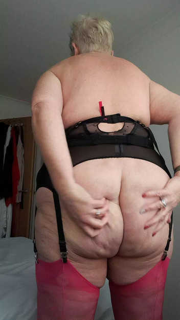 Uk Joolz: Merah jambu Basque, Main Stoking Merah Jambu.