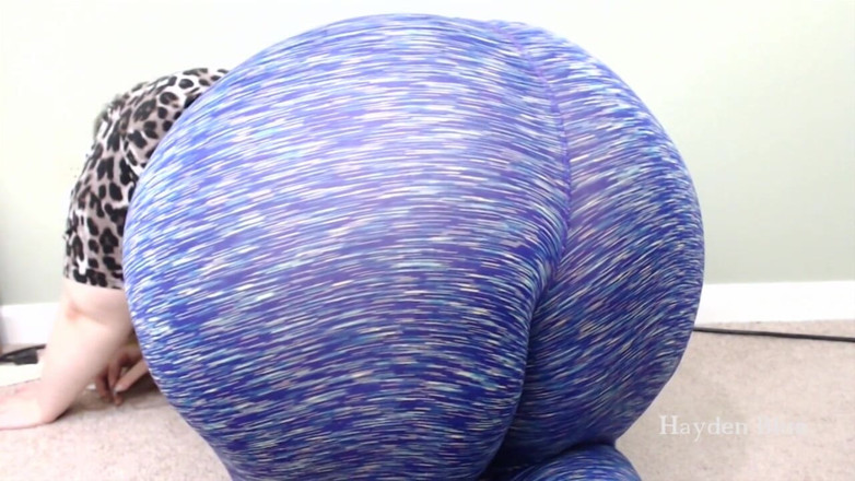Hayden Blue: Istruzioni per masturbazione per il mio culo grosso in pantaloni...