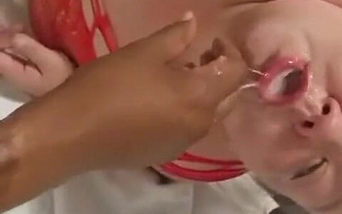 Kimmywetwet: Šukající prase dostane creampie a pěst