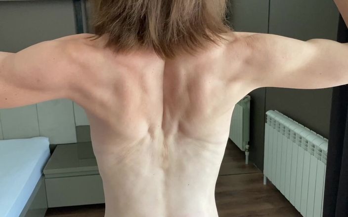 Mistress Mary: Muskularny tył i biceps pani Mary