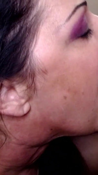Liếm lỗ đít đồng tính nữ vào miệng